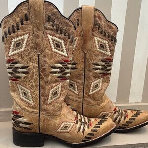 Like new CORRAL boots 8.5